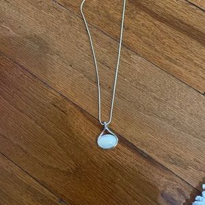 New York and Co white stone necklace